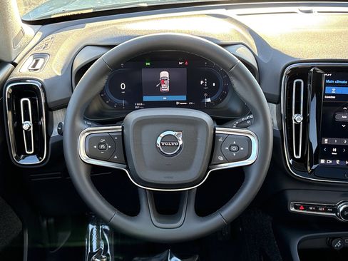 Used 2025 Volvo XC40 B5 Core image 22