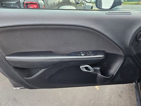 Used 2022 Dodge Challenger SXT image 10