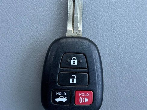Used 2014 Toyota Camry LE image 26