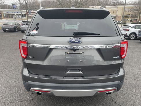 Used 2017 Ford Explorer XLT image 12