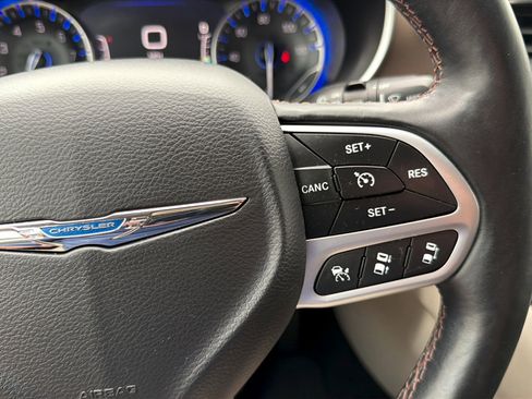 Used 2017 Chrysler Pacifica Touring-L Plus w/ Advanced Safetytec Group FWD image 24