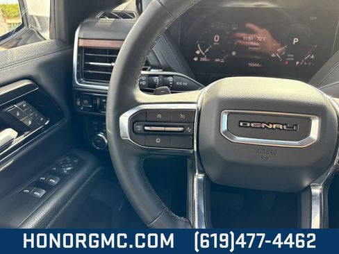 Used 2025 GMC Yukon Denali image 30