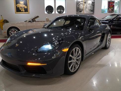 Used 2018 Porsche 718 Cayman RWD image 3