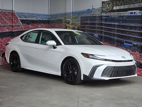 Certified 2026 Toyota Camry SE FWD image 1