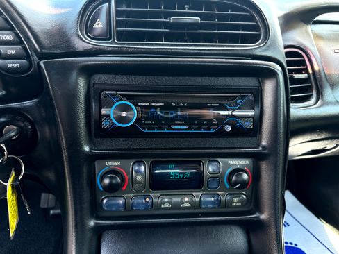 Used 2004 Chevrolet Corvette Convertible w/ Preferred Equipment Group image 11