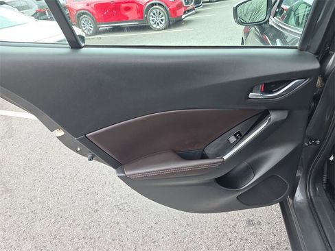 Used 2018 MAZDA MAZDA3 Grand Touring image 13