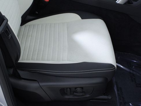 Used 2025 Land Rover Discovery Sport S image 17