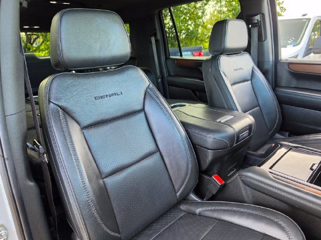Used 2025 GMC Yukon XL Denali AWD/4WD image 22