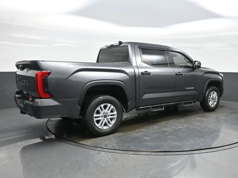 Used 2022 Toyota Tundra SR5 w/ SR5 Convenience Package image 6