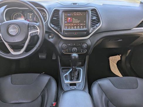 Used 2018 Jeep Cherokee Latitude Plus image 16