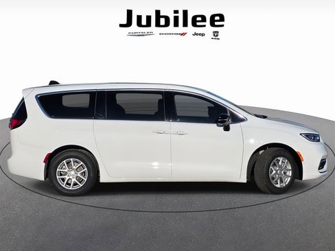 New 2026 Chrysler Pacifica Select FWD image 42