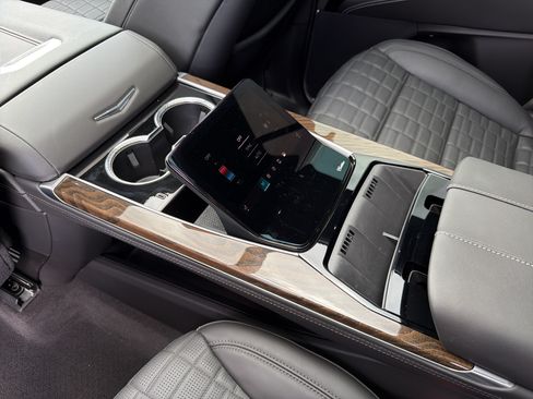 Used 2025 Cadillac Escalade Sport Platinum AWD/4WD image 39