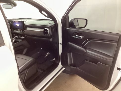 Used 2023 Chevrolet Colorado LT w/ LT Convenience Package III AWD/4WD image 18