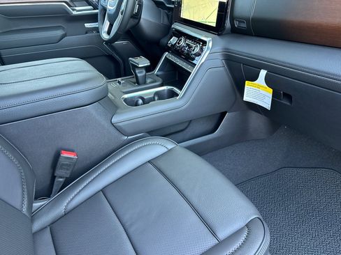 Used 2025 GMC Sierra 1500 Elevation w/ Elevation Premium Package image 16