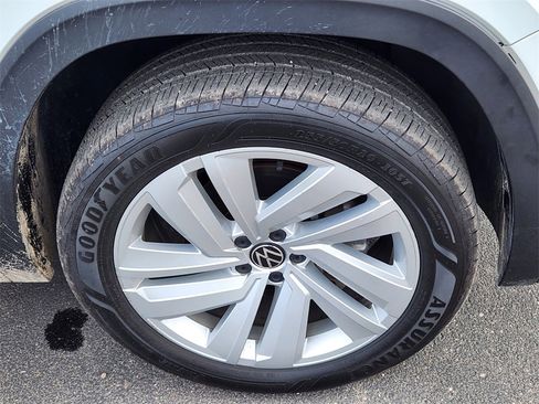 Used 2021 Volkswagen Atlas Cross Sport SE image 16