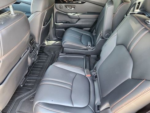 Used 2025 Honda Pilot TrailSport image 13