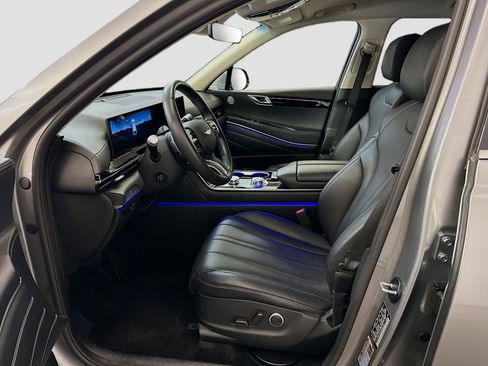Used 2025 Genesis GV80 2.5T Standard AWD/4WD image 13