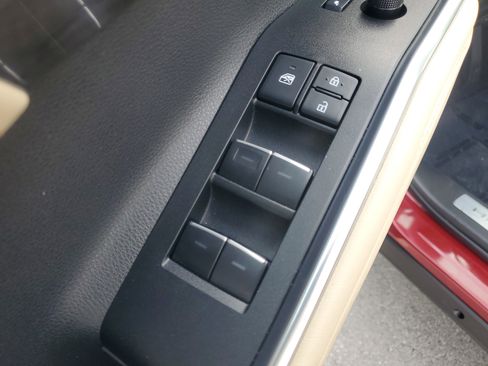 Certified 2025 Toyota Highlander Limited FWD image 22