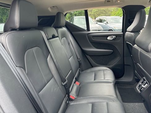 Used 2025 Volvo XC40 B5 Plus image 11