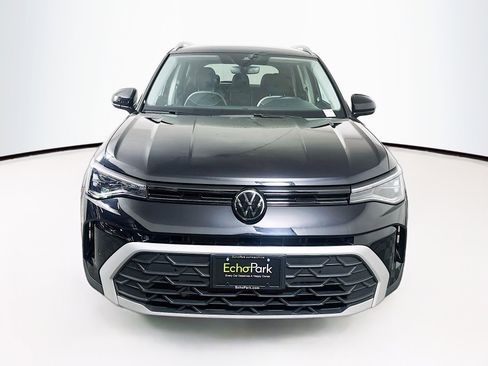 Used 2025 Volkswagen Taos SE image 2