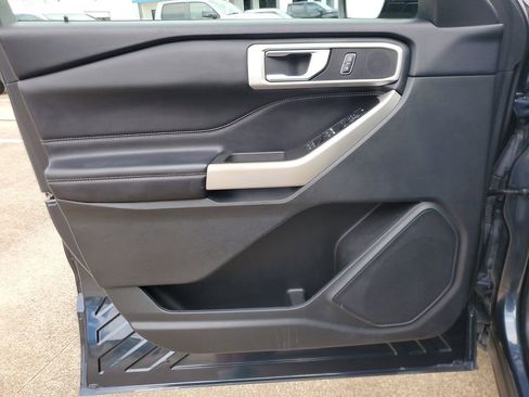Used 2022 Ford Explorer XLT w/ Equipment Group 202A RWD image 17