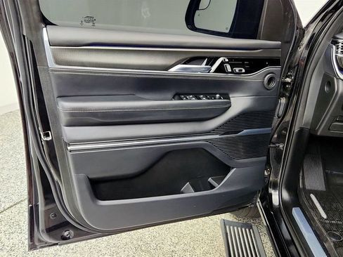 Used 2022 Jeep Grand Wagoneer Series II AWD/4WD image 11