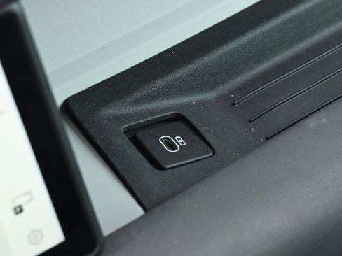 Used 2022 Land Rover Defender 110 X-Dynamic SE image 34