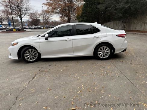 Used 2020 Toyota Camry LE image 2