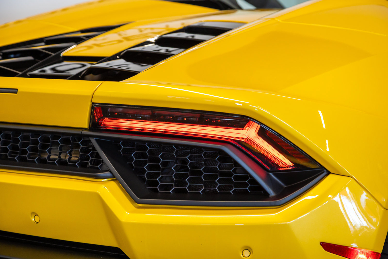 Used 2018 Lamborghini Huracan LP 580-2 RWD image 25