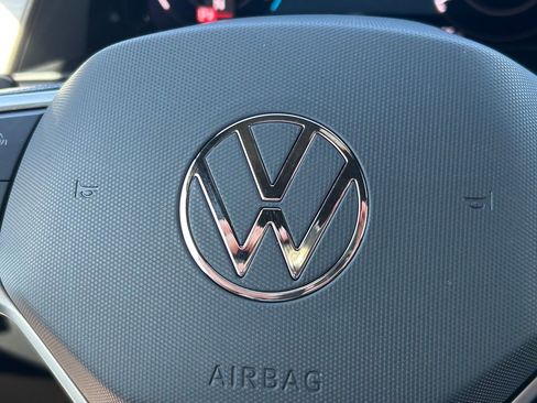 Used 2025 Volkswagen Atlas Cross Sport SE image 38