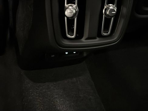 New 2026 Volvo XC40 B5 Core w/ Climate Package image 27