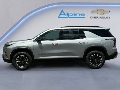 Used 2025 Chevrolet Traverse Z71 AWD/4WD image 2