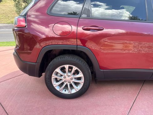 Used 2021 Jeep Cherokee Latitude FWD image 32