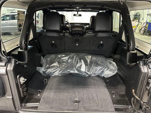 Used 2019 Jeep Wrangler Unlimited Sahara w/ Cold Weather Group image 30