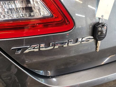 Used 2017 Ford Taurus SE FWD image 39
