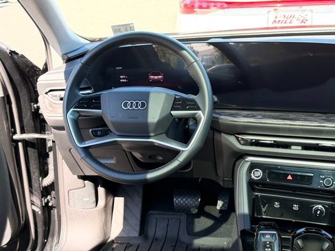 Used 2025 Audi Q5 Premium w/ Convenience Package AWD/4WD image 24