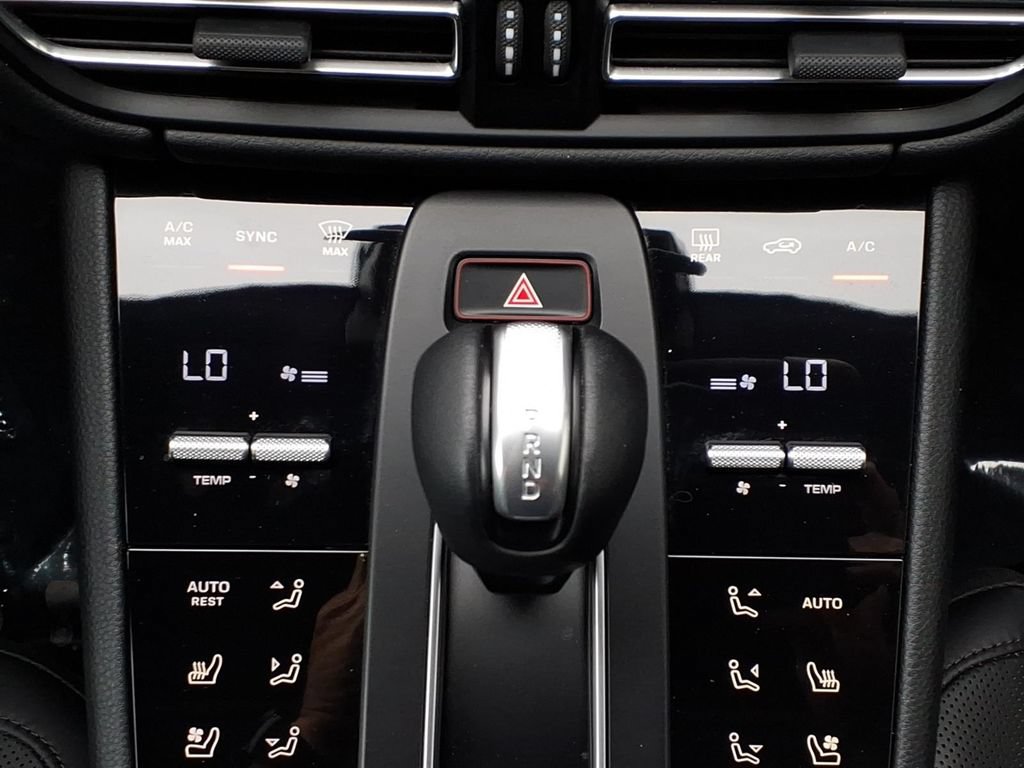 Used 2022 Porsche Macan AWD/4WD image 18