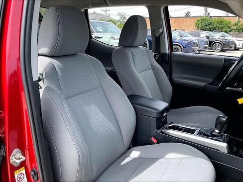 Used 2019 Toyota Tacoma SR5 AWD/4WD image 26