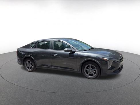 Used 2025 Kia K4 FWD image 2