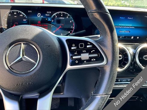 Used 2021 Mercedes-Benz GLB 250 4MATIC w/ Premium Package image 17