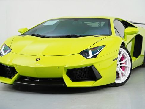 Used 2015 Lamborghini Aventador LP 700-4 image 3