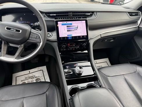 Used 2023 Jeep Grand Cherokee L Limited w/ Black Appearance Package image 20