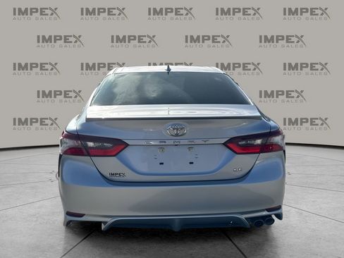 Used 2023 Toyota Camry SE image 4