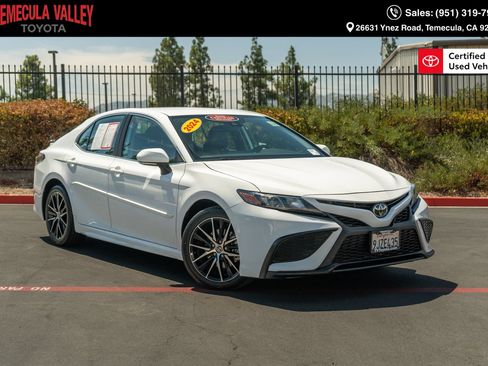 Certified 2024 Toyota Camry SE FWD image 1