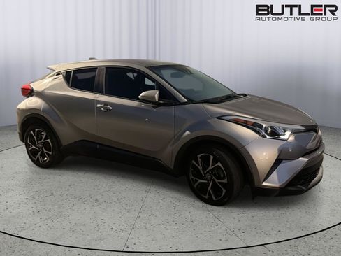 Used 2019 Toyota C-HR XLE FWD image 6