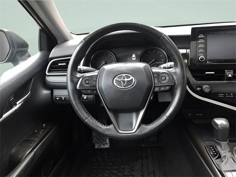 Used 2022 Toyota Camry SE image 11