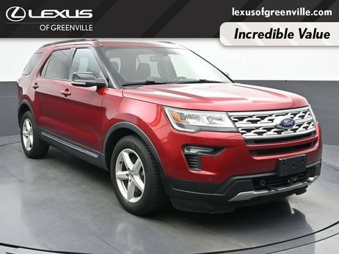 Used 2018 Ford Explorer XLT w/ Equipment Group 202A FWD image 2