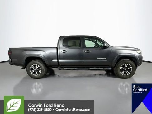 Used 2017 Toyota Tacoma TRD Sport AWD/4WD image 11