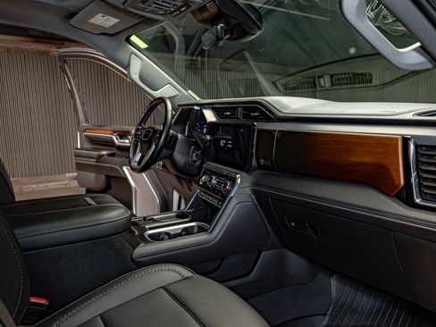 Used 2024 GMC Sierra 3500 Denali w/ Denali Reserve Package image 20