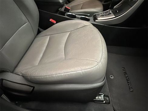 Used 2013 Hyundai Elantra Limited w/ Technology Pkg image 18